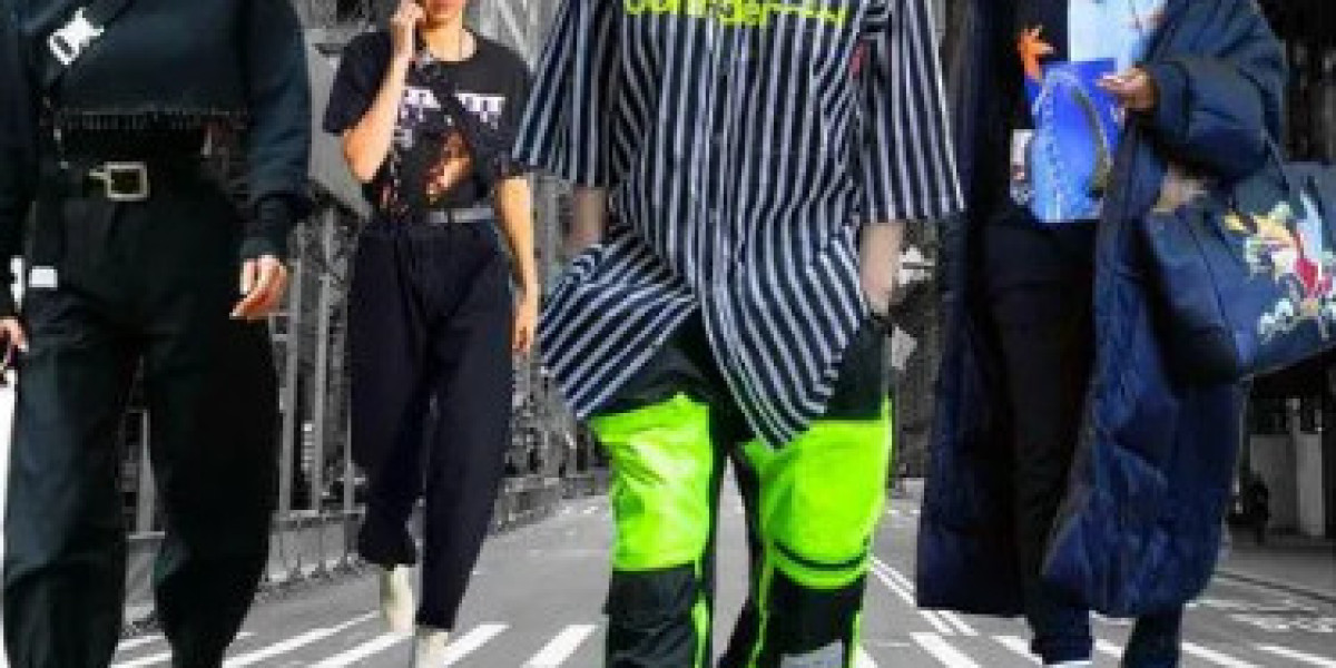 The Ultimate Guide to Streetwear: Origins, Trends, and Must-Have Pieces